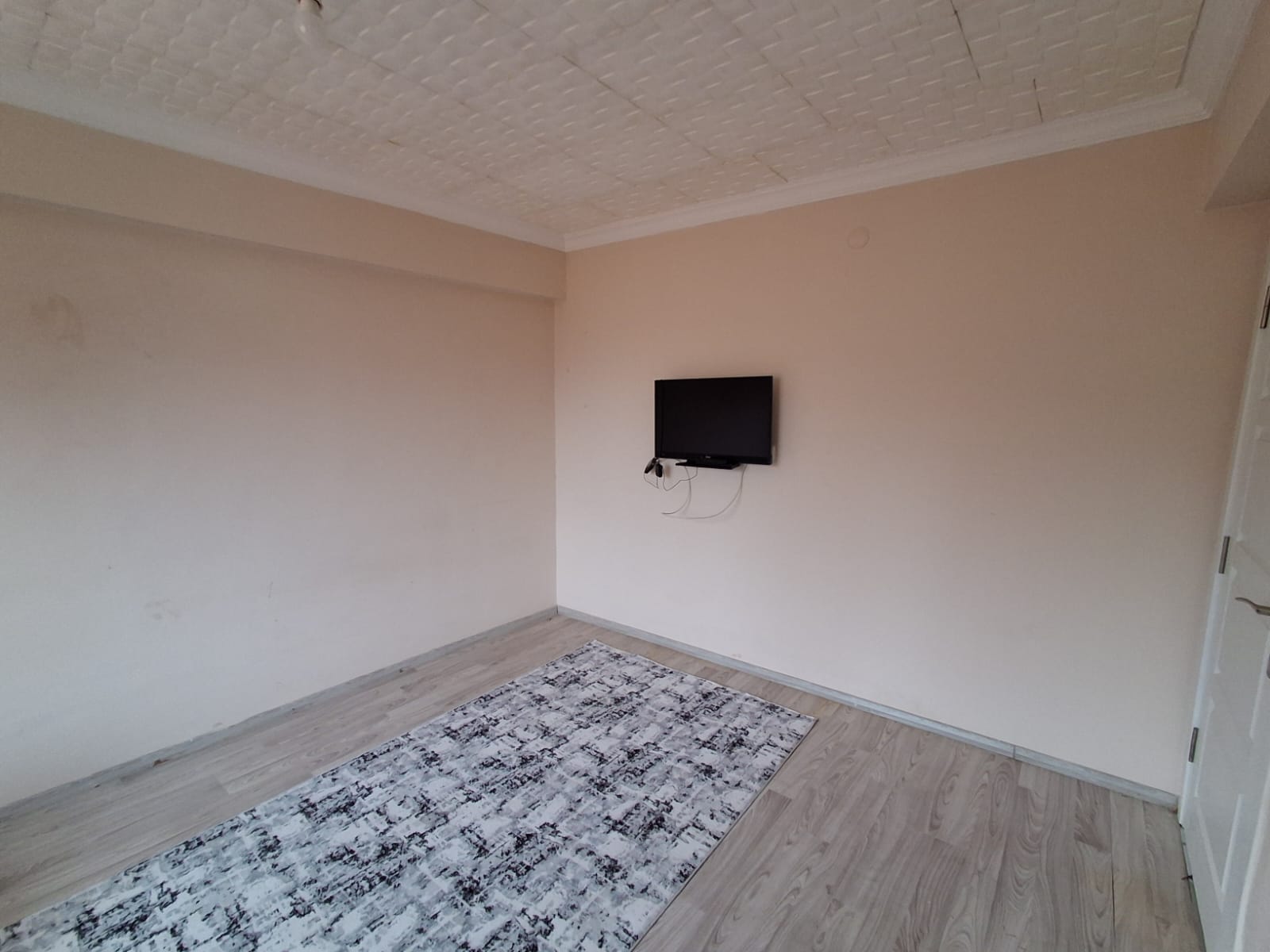 ERENLERDE 2+0 SEVGİ YOLUNDA MERKEZİ KONUMDA KİRALIK DAİRE