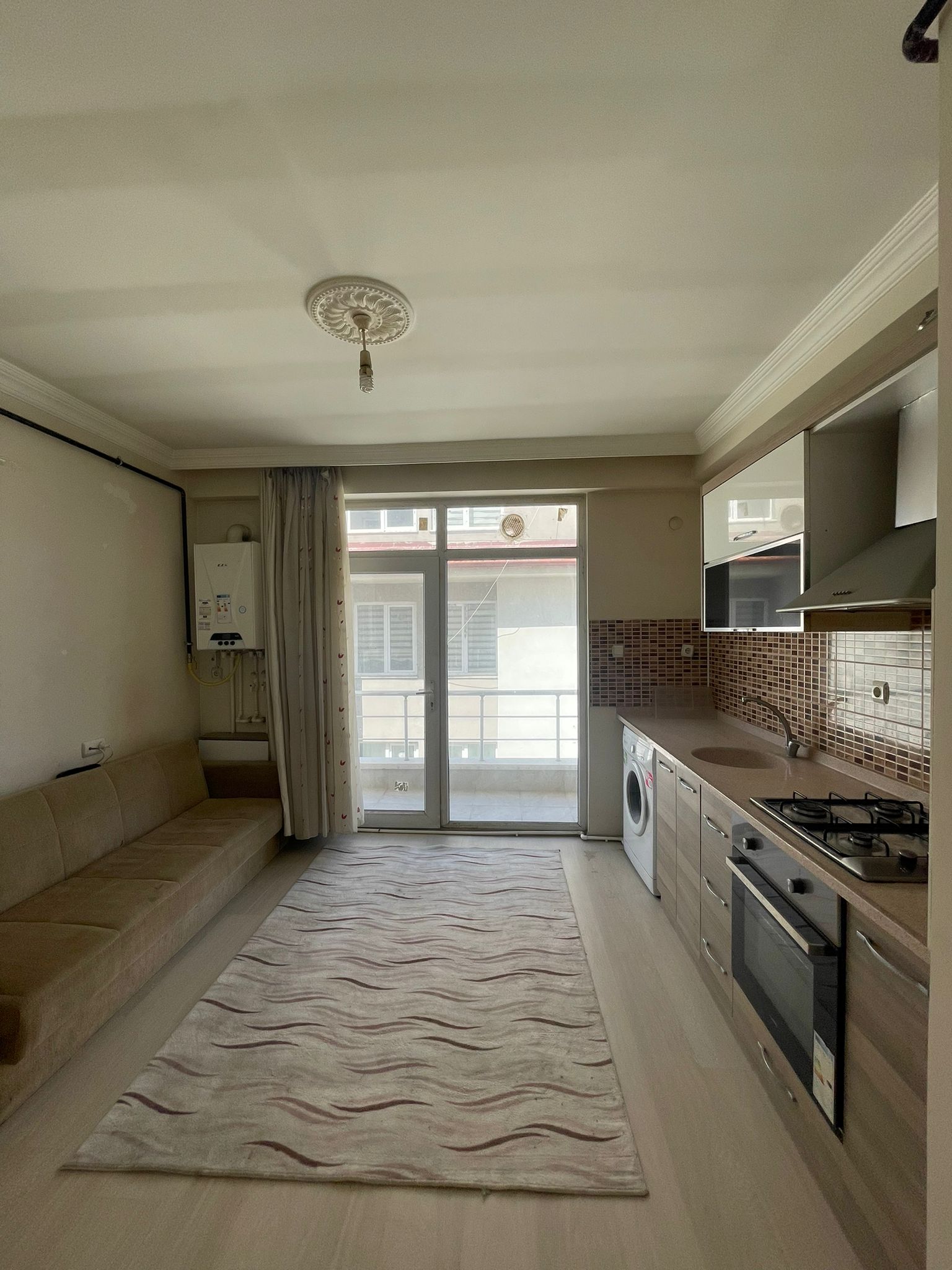 1+1 MERKEZİ KONUMDA KİRALIK DAİRE