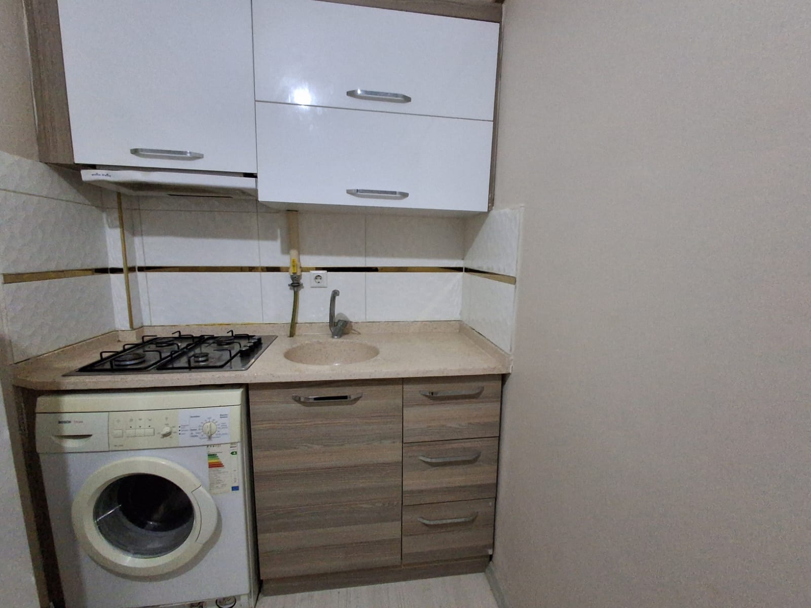 ERENLERDE EMNİYET KARAKOLU KARŞISINDA 2+0 GENİŞ KİRALIK DAİRE