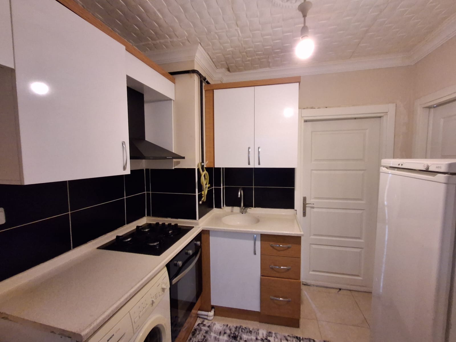 ERENLERDE 2+0 SEVGİ YOLUNDA MERKEZİ KONUMDA KİRALIK DAİRE