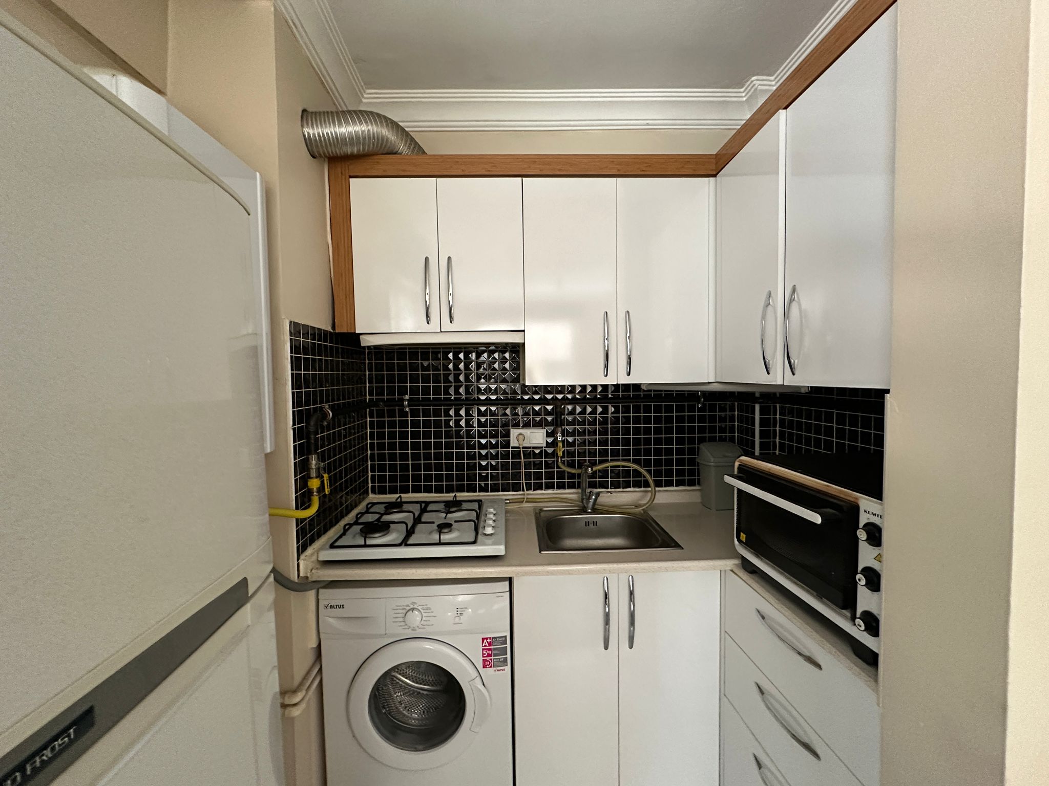 ERENLERDE MERKEZİ KONUMDA 2+0 FIRSAT DAİRE