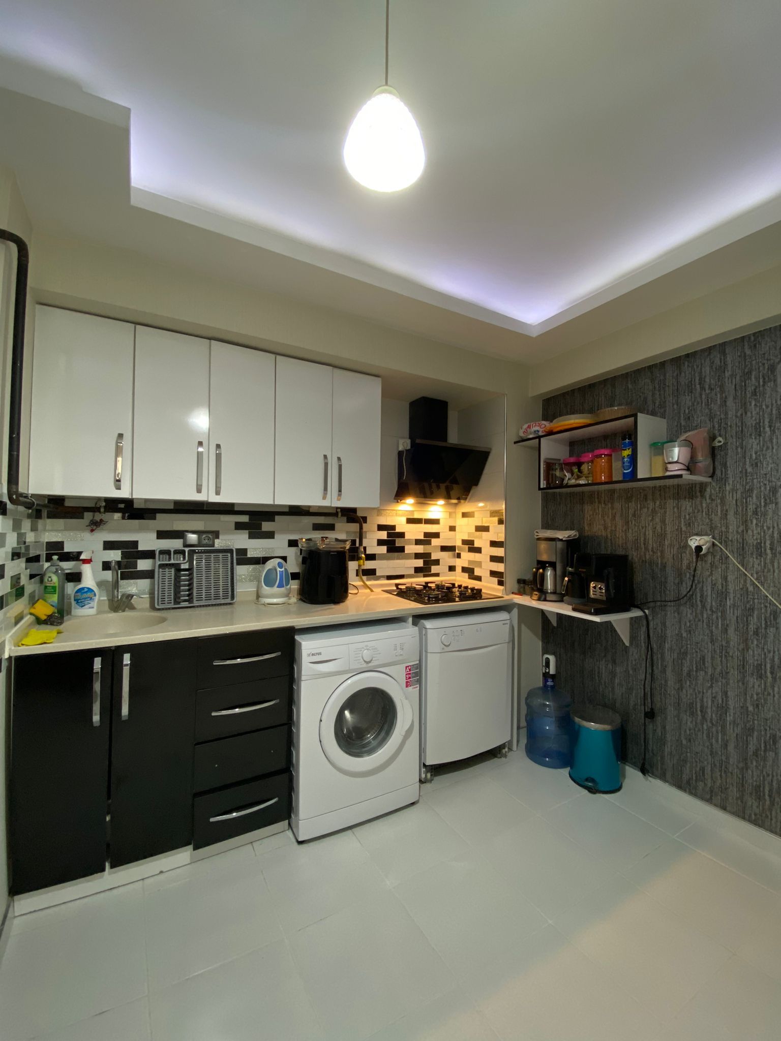 ERENLERDE MERKEZİ KONUMDA GENİŞ 2+0 SATILIK DAİRE